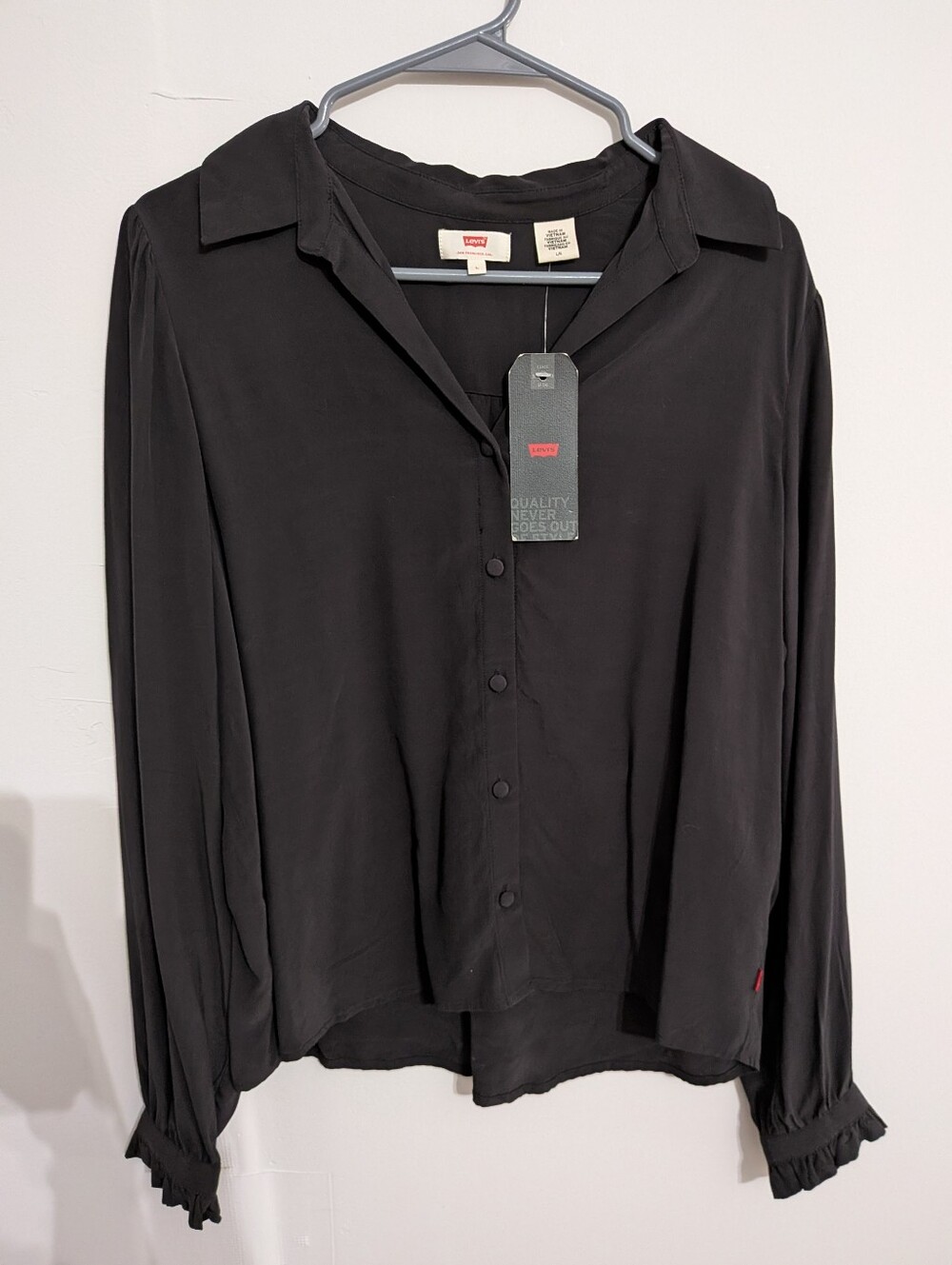 NEW Levi's Black Long-Sleeve Button-Down Shirt